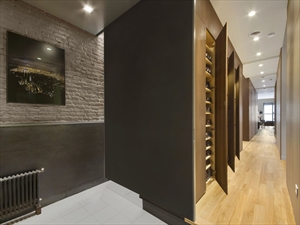 "far" windows, indeed (pix are Corcoran, obvs)